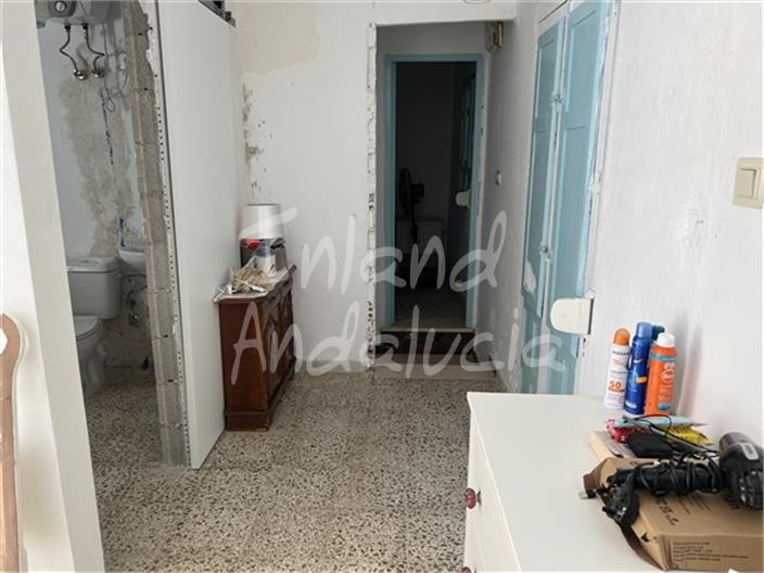 Image No.12-4 Bed House for sale