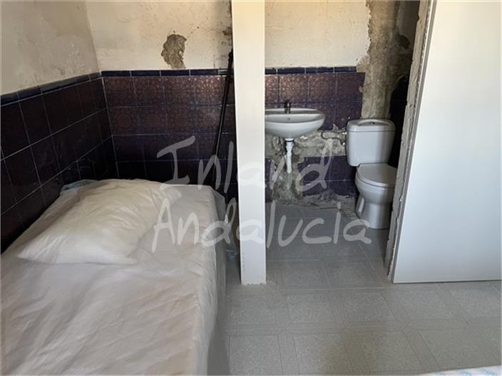 Image No.15-4 Bed House for sale