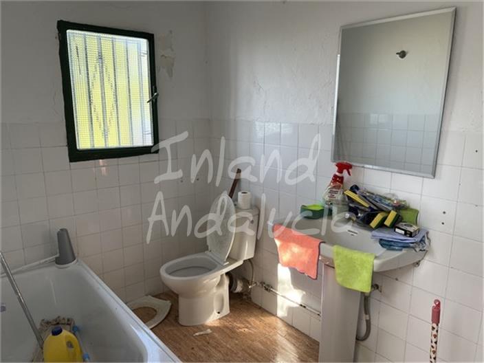 Image No.17-4 Bed House for sale