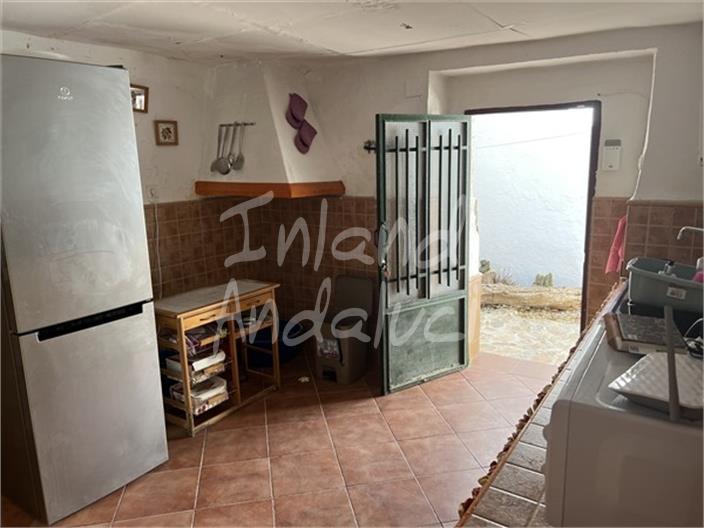 Image No.6-4 Bed House for sale