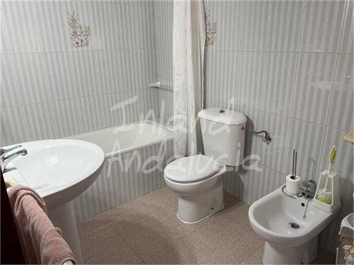 Image No.8-4 Bed House for sale