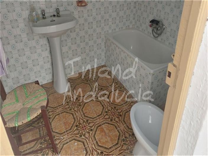 Image No.7-4 Bed House for sale