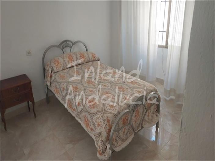 Image No.8-4 Bed House for sale