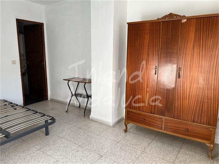 Image No.11-3 Bed House for sale