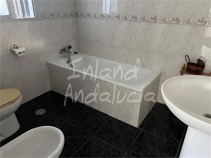 Image No.7-3 Bed House for sale