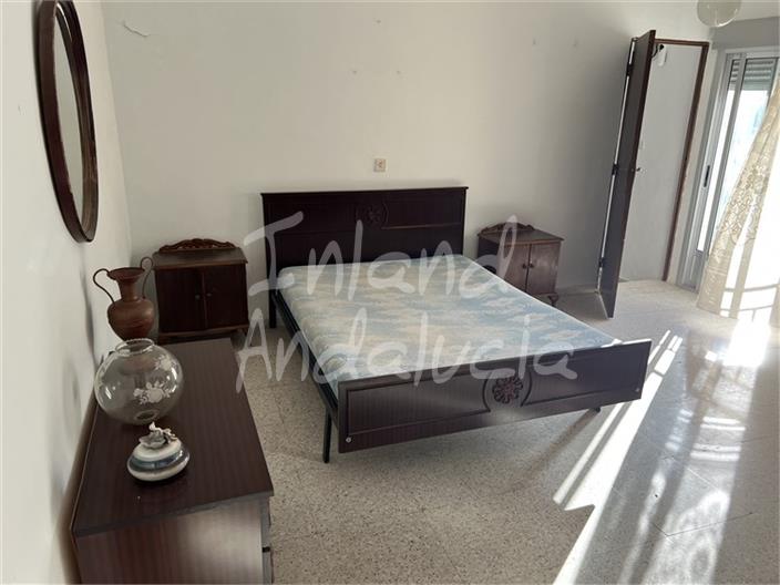 Image No.8-3 Bed House for sale