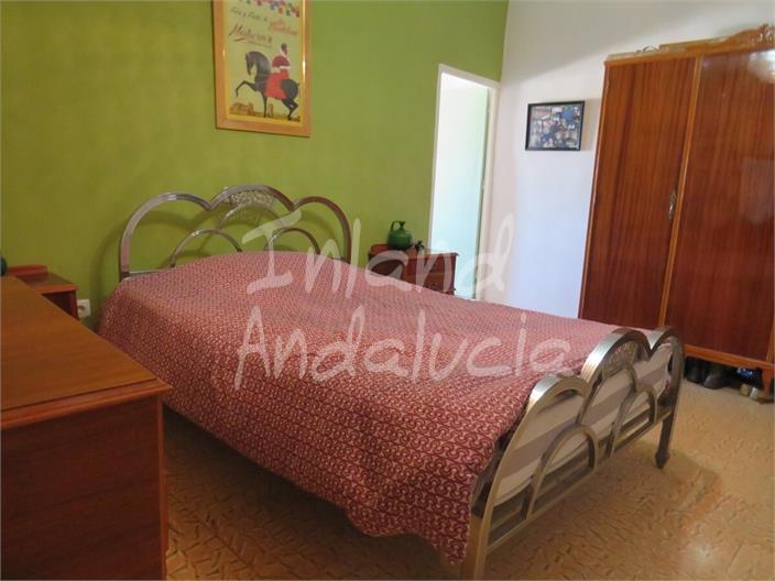 Image No.14-3 Bed House for sale