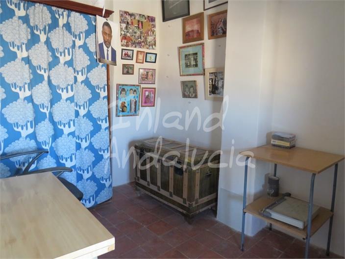 Image No.15-3 Bed House for sale