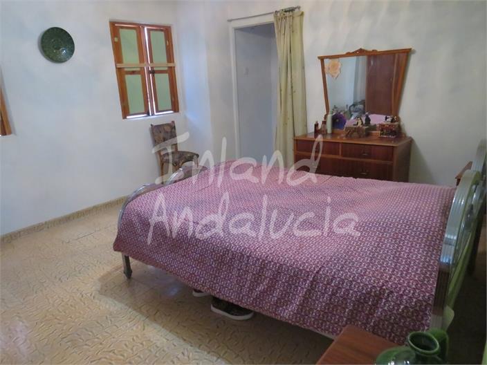 Image No.17-3 Bed House for sale