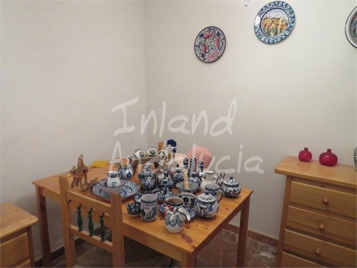 Image No.8-3 Bed House for sale