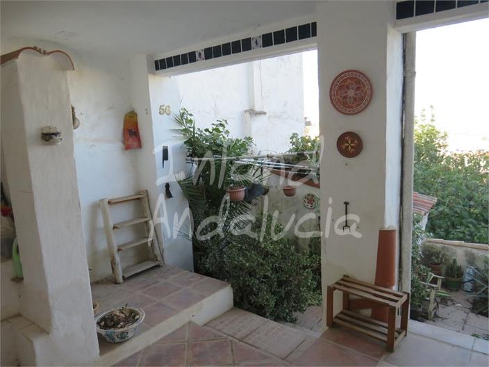 Image No.9-3 Bed House for sale