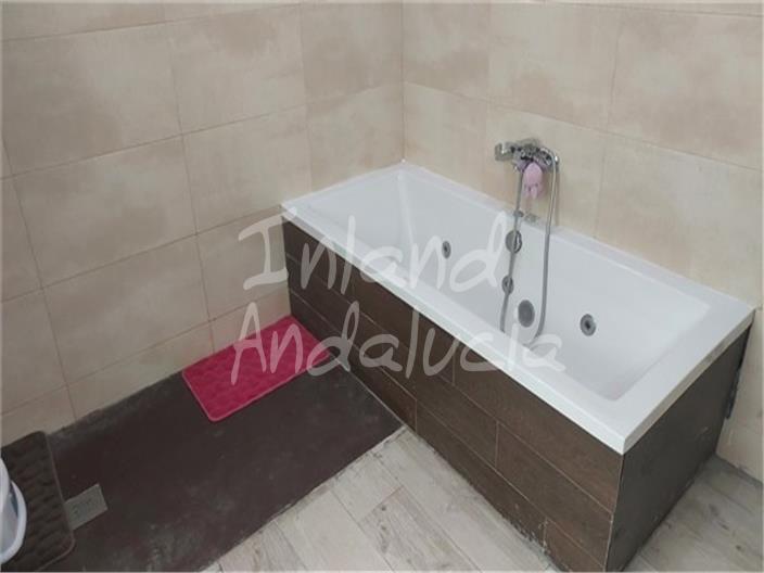 Image No.10-3 Bed House for sale