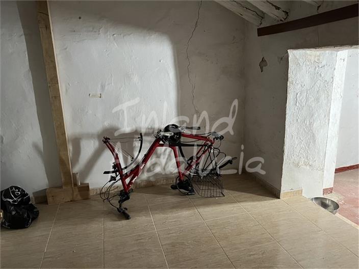 Image No.17-3 Bed House for sale