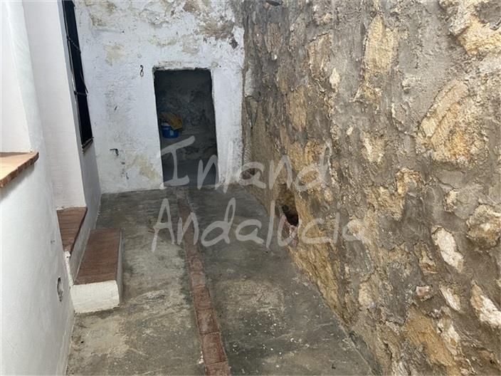 Image No.16-4 Bed House for sale