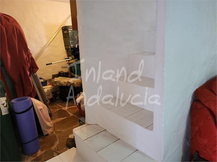 Image No.15-4 Bed Farmhouse for sale