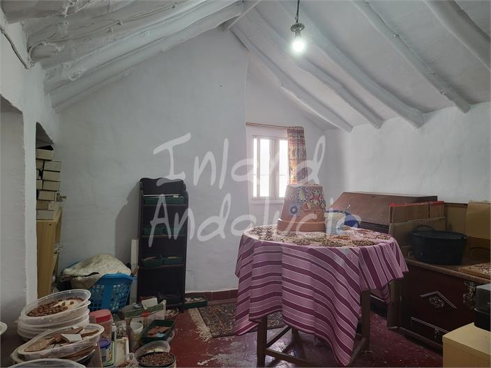 Image No.17-4 Bed Farmhouse for sale