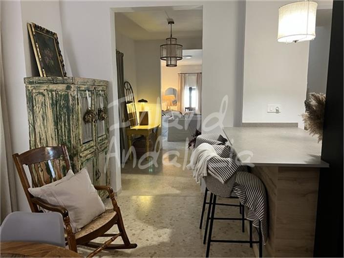 Image No.2-4 Bed House for sale