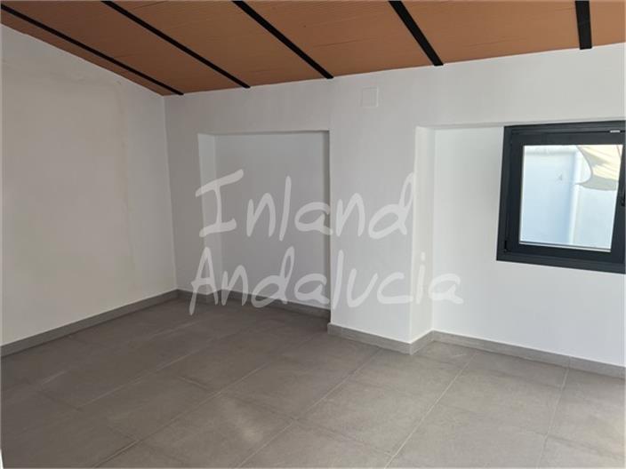 Image No.15-4 Bed House for sale