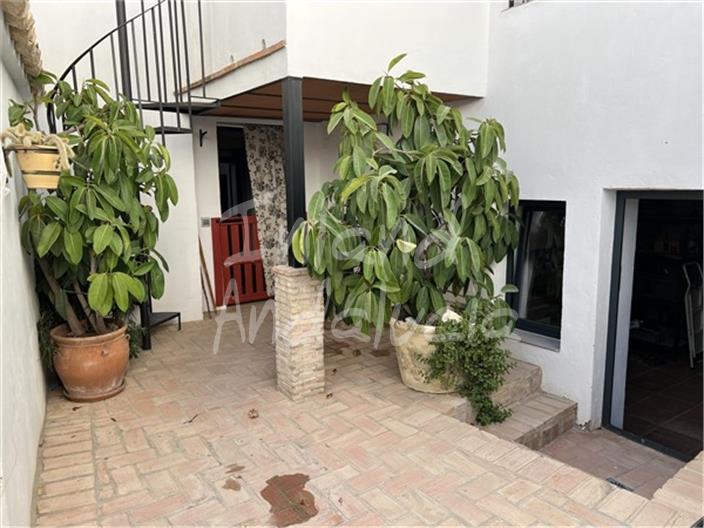 Image No.8-4 Bed House for sale