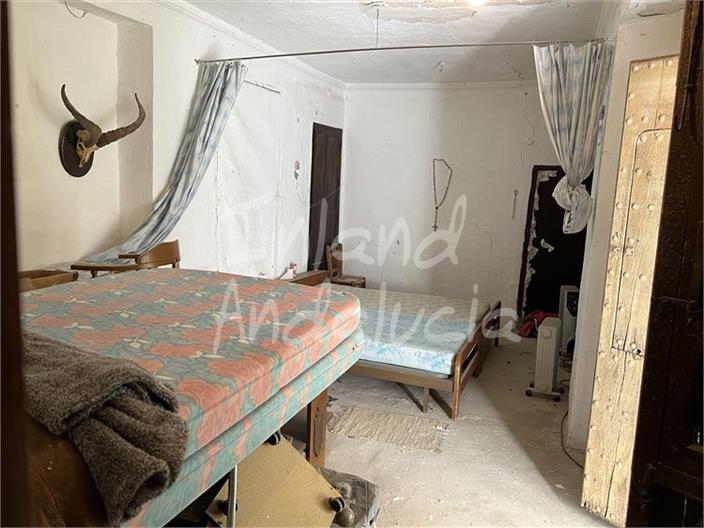 Image No.12-5 Bed House for sale