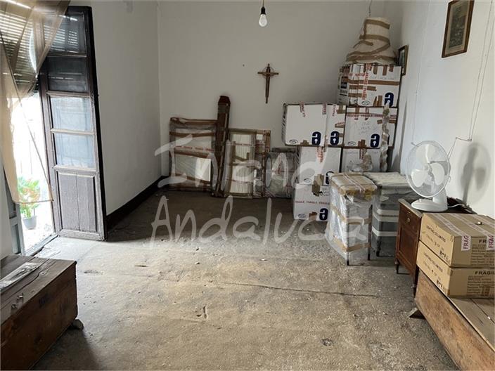 Image No.8-5 Bed House for sale