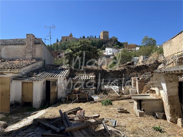 Image No.2-4 Bed House for sale