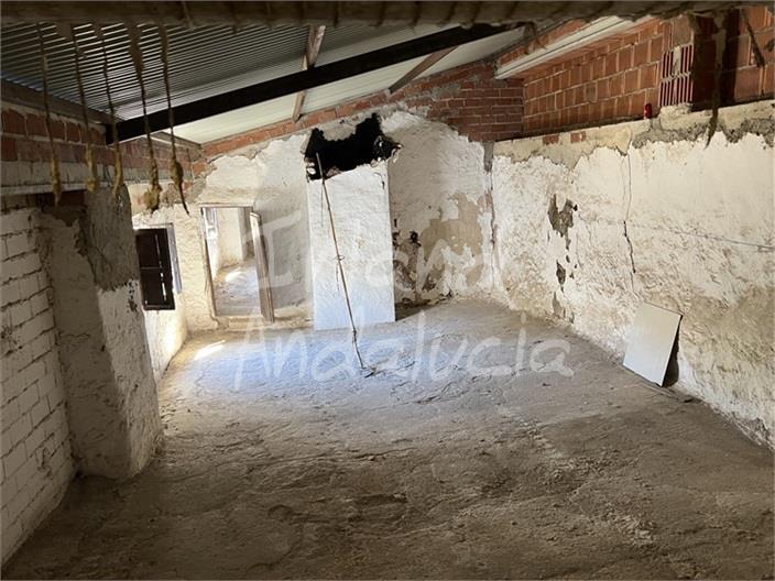 Image No.16-4 Bed House for sale