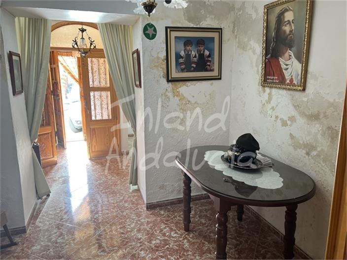 Image No.8-5 Bed House for sale