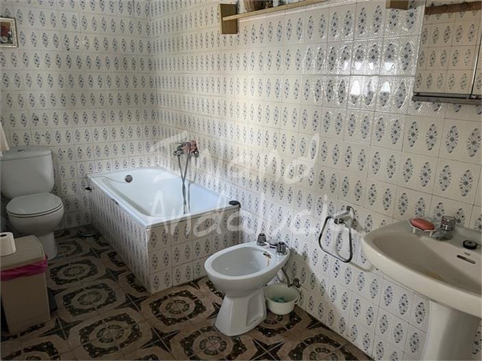 Image No.13-6 Bed House for sale