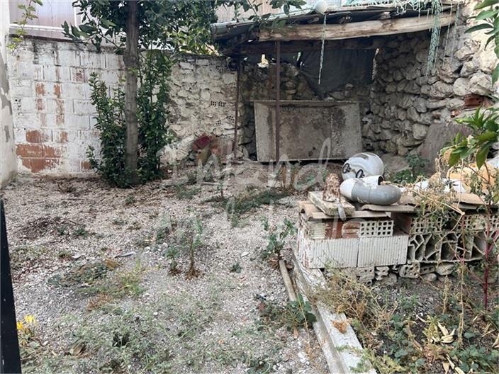 Image No.17-6 Bed House for sale