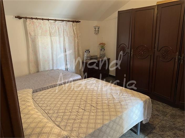 Image No.16-4 Bed House for sale