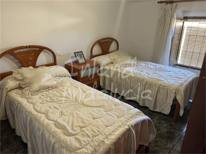 Image No.17-4 Bed House for sale