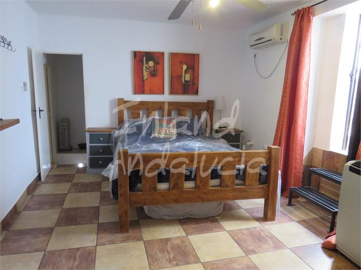 Image No.17-3 Bed House for sale