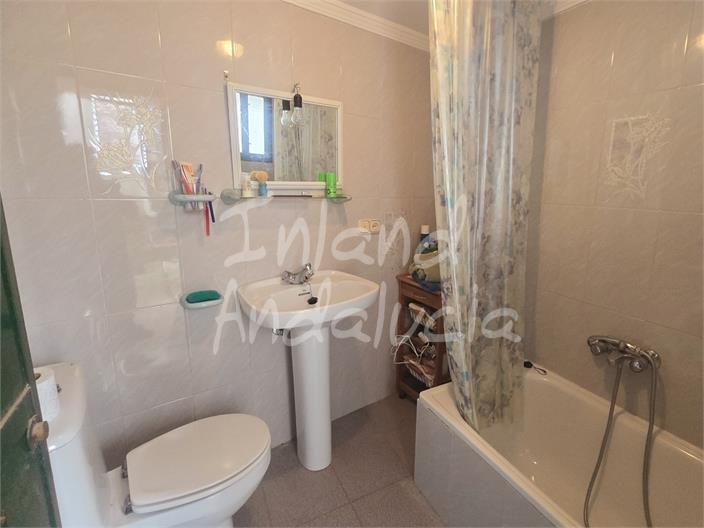 Image No.12-4 Bed House for sale