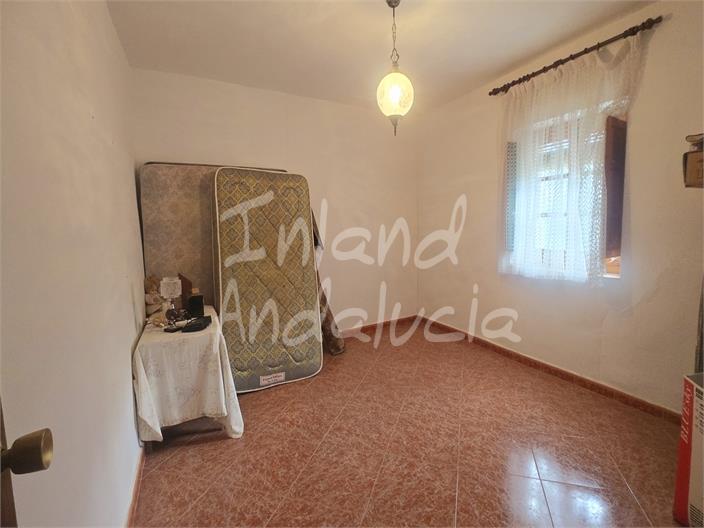 Image No.8-4 Bed House for sale