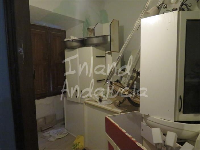 Image No.8-5 Bed House for sale