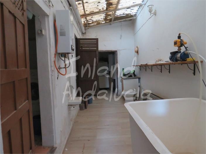 Image No.9-5 Bed House for sale