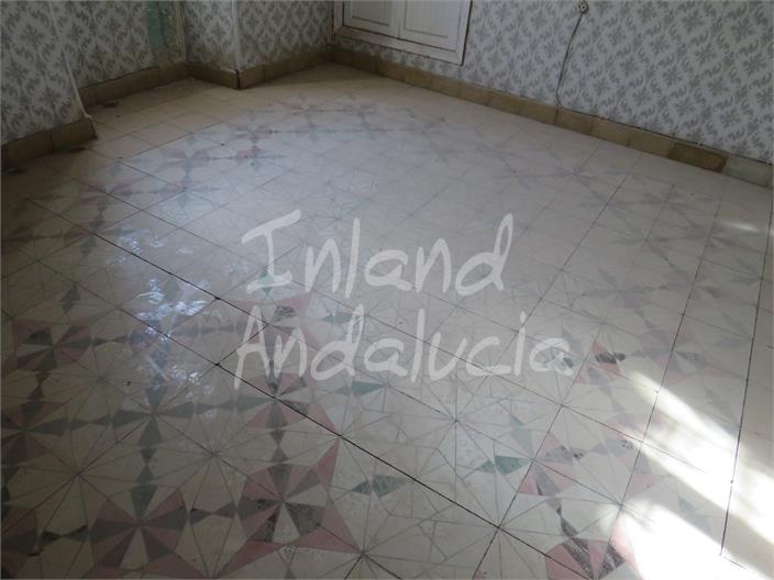 Image No.16-10 Bed House for sale