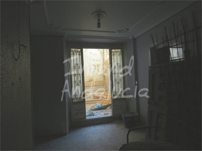 Image No.17-10 Bed House for sale