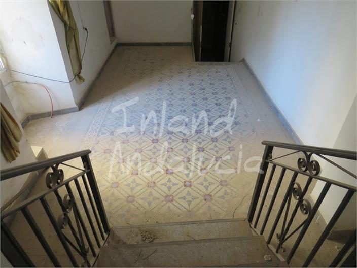 Image No.4-10 Bed House for sale