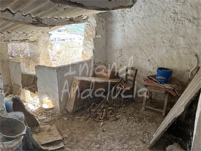 Image No.15-4 Bed House for sale