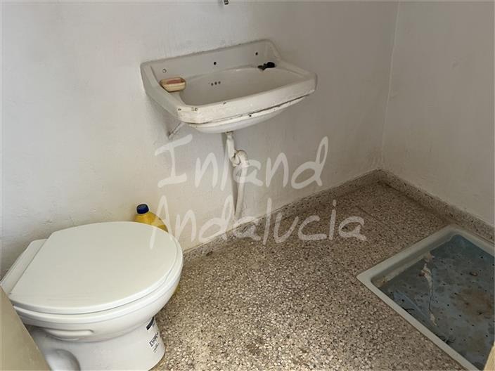 Image No.16-4 Bed House for sale