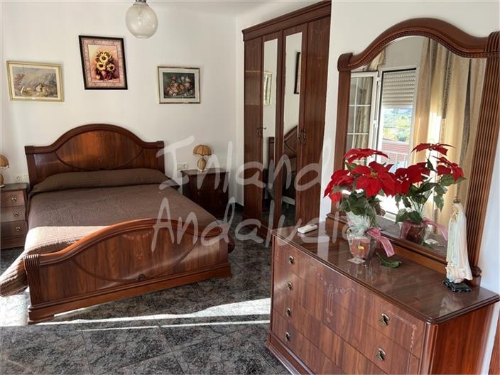 Image No.4-4 Bed House for sale