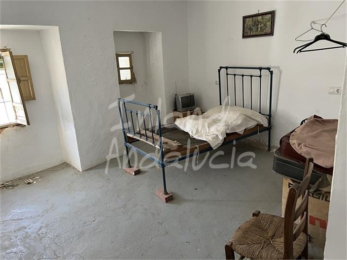 Image No.8-4 Bed House for sale