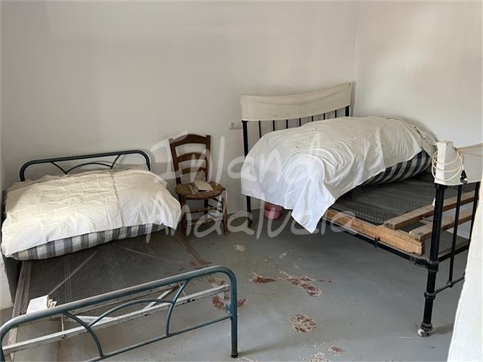 Image No.9-4 Bed House for sale