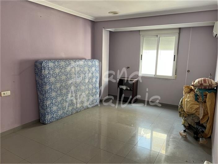 Image No.11-3 Bed House for sale