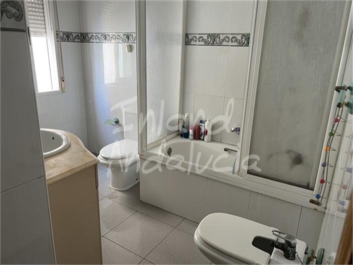 Image No.12-3 Bed House for sale