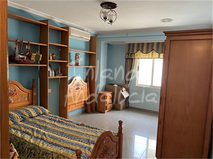 Image No.8-3 Bed House for sale