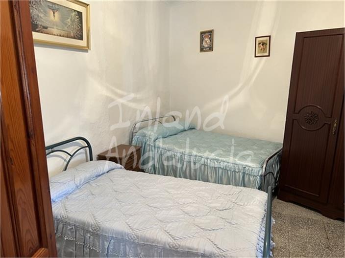 Image No.12-5 Bed House for sale