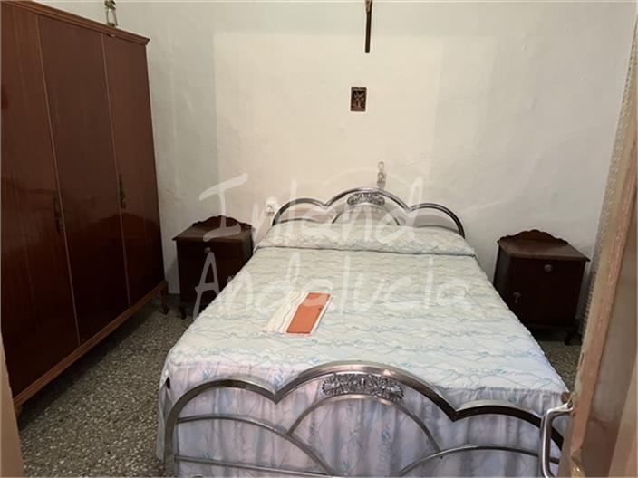 Image No.13-5 Bed House for sale